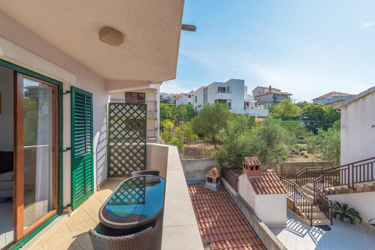 Apartments Ivana-Mira Okrug Gornji Exterior foto